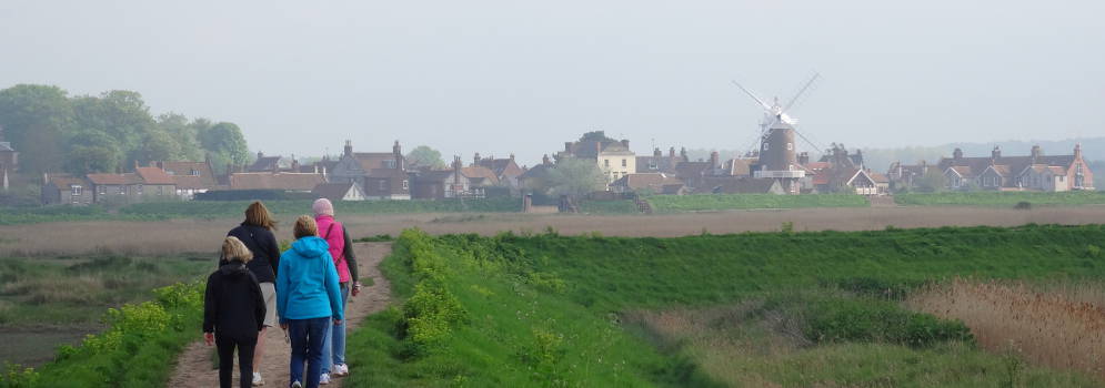 Norfolk Coast Path richting Cley-next-the-Sea in Engeland