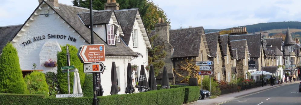 Mooi straatje in het dorp Pitlochry