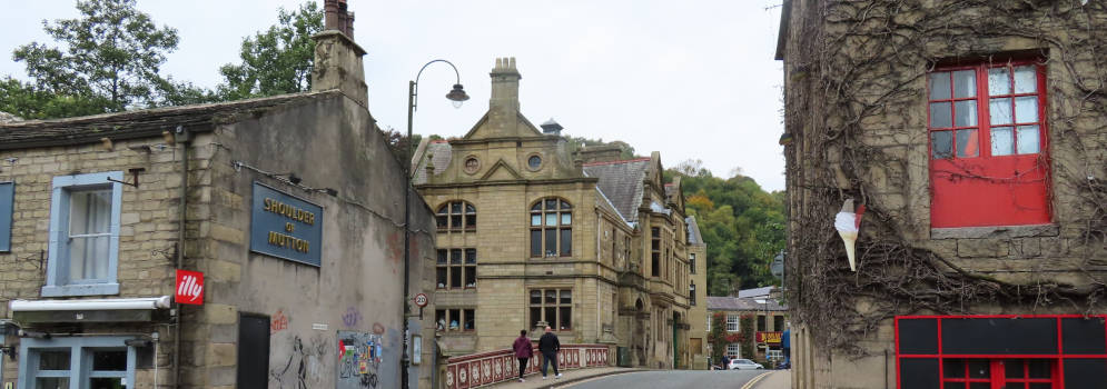 Kanaalstadje Hebden Bridge in West Yorkshire
