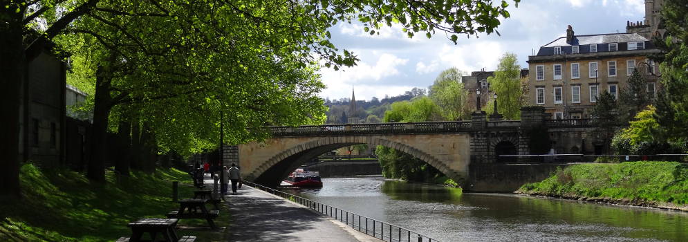 De stad Bath aan de rivier de Avon in Somerset, Engeland