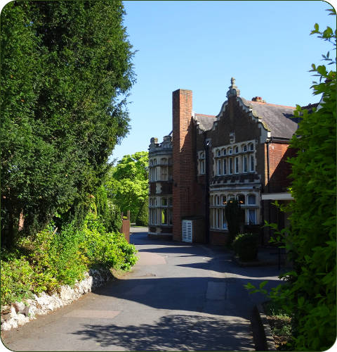 Zijkant van Bletchley Park in Engeland