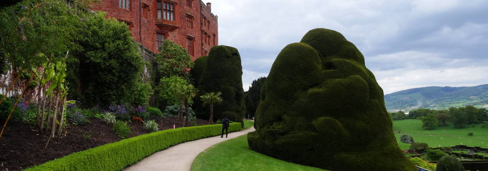 Taxussculpturen bij Powis Castle in Wales