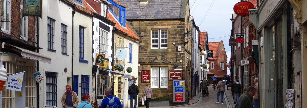 Straat in het oude hart van Whitby, Yorkshire