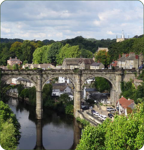Spoorweg viaduct van Knaresborough in North Yorkshire