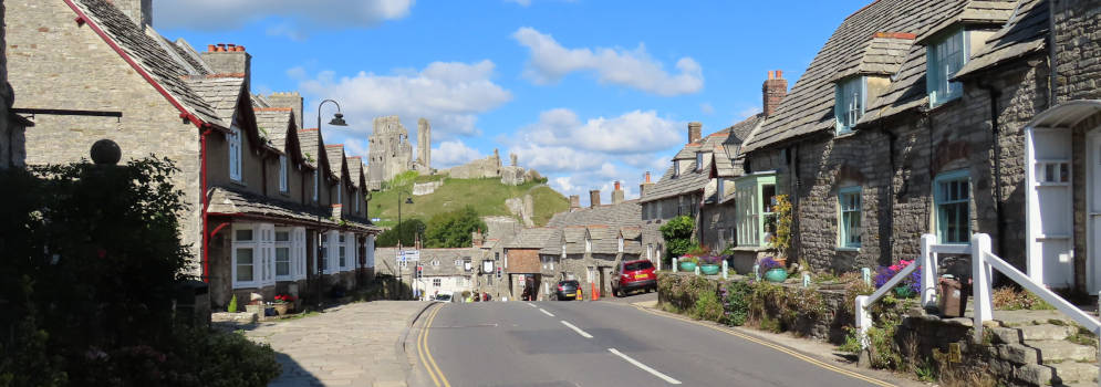 Het dorpje Corfe Castle in Dorset