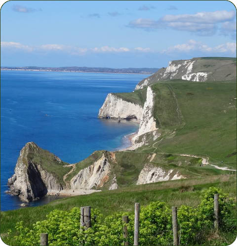 Kustgebied bij Lulworth Cove in Dorset