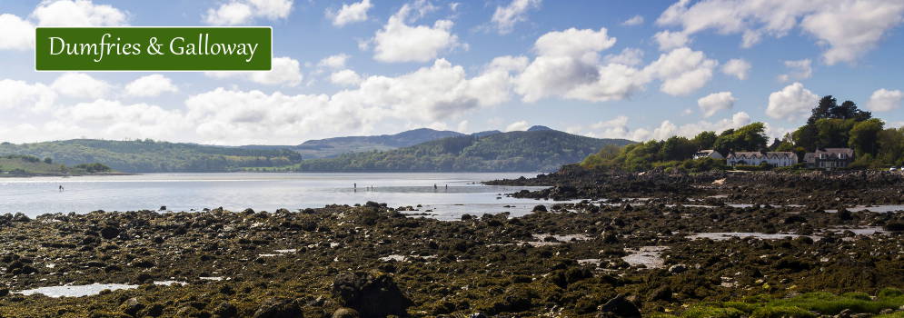 Natuurlijke kust in Dumfries and Galloway, Schotland