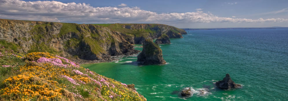Carnewas en de Bedruthan Steps in Cornwall