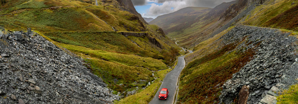 Bergpas Honister Pass in het Lake District, Cumbria